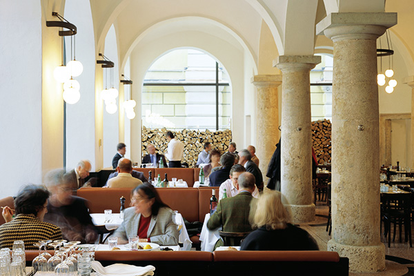 International_Markss_Restaurant_munich-restaurant-marks-couple-1_600x400